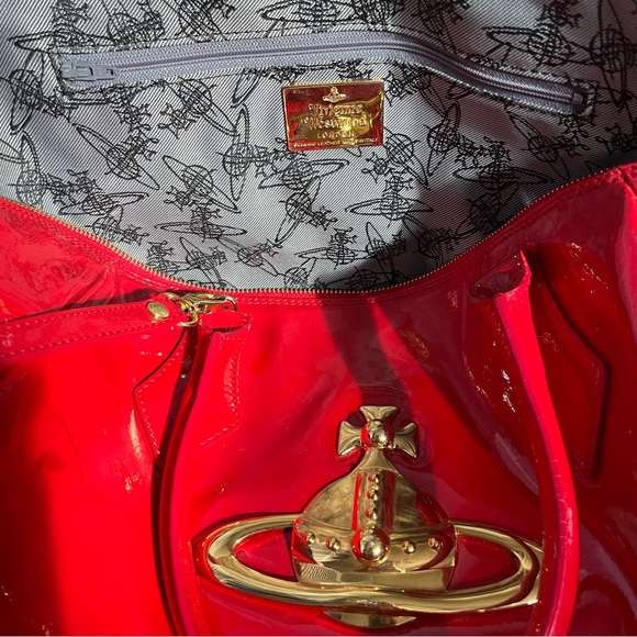 VIVIENNE WESTWOOD • RARE PATENT LEATHER CHERRY RED LARGE ZIP TOTE BAG - Picture 8 of 13